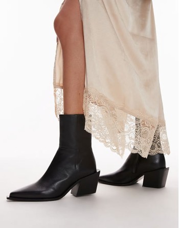 block heeled western chelsea boots in black