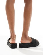 raffia flatform slider in black