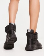 Yose Puff boots in black