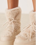 fluffy snow boot in cream