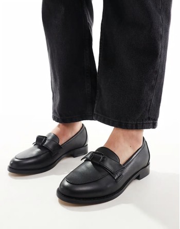 Lula bow loafers in black leather