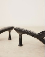 Heated trim detail toe thong mid sandals in black